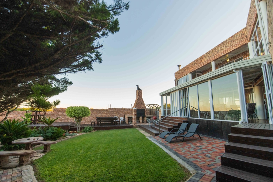 6 Bedroom Property for Sale in Humerail Eastern Cape